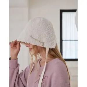 [갤러리아] [BLUE LABEL] 부클 끈 장식 포인트 모자 (ER4OAH01)