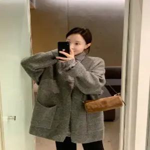 콜린 노카라 포켓 루즈핏 니트 코트 가디건 (one color)