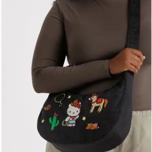 바쿠백 나일론 크레센드 숄더백 51인치 헬로키티웨스턴