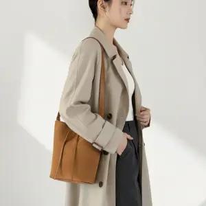 스웨이드 버킷백 가죽 숄더백 토트백 데일리 가벼운 세무 가방 CY8001310