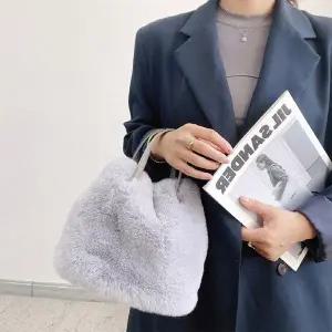 [다잇템]여자 FW 핸들 인조밍크 2WAY 털가방 토트백