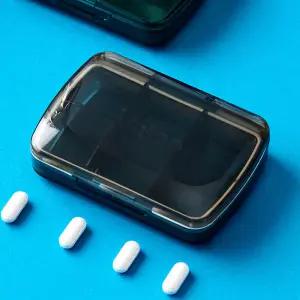 [롯데백화점]브라이튼 브라이튼 6칸 휴대용 요일별 미니 알약 소분 약통케이스 여행용