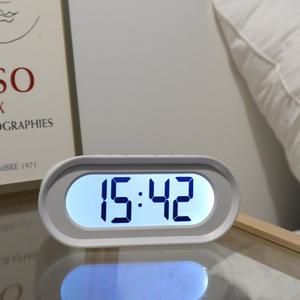 오아 모던 미니 탁상 알람 시계 led 무소음 전자 디지털 책상 무선 건전지 탁상용시계