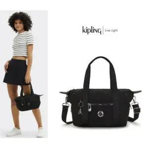 [롯데백화점]키플링 키플링 10리터 토트 숄더 크로스백 아트미니 블랙 시그니처 KPABT04 BKSJ
