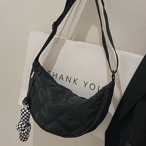 데일리 반달 퀼팅 가방 여성 캐주얼 크로스 백 블랙 숄더 크로스 백 가방 여행용 엄마 할머니 여자