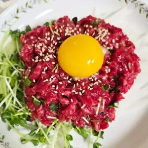 당일작업 냉장 1등급 한우 육회 200g + 200g 소스포함 육사시미 뭉티기