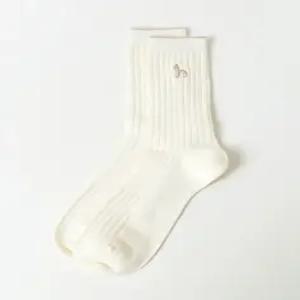 헤지스 남성 25SS 크림 솔리드 장목 양말 HZSS5E103CR