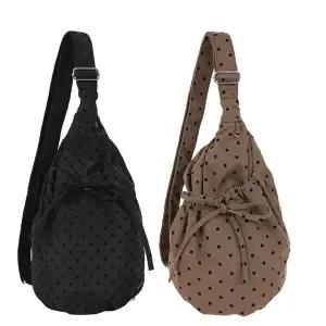 원더플레이스 (꼬모니노즈) (CN)DOT SHIRRING SLING BAG (2 COLOR)WW9N4TJAB102