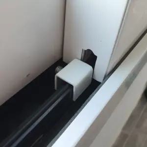 샷시 고정용 미닫이문 스토퍼 화이트 문 자동 잠금장치