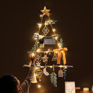 공간다락방 크리스마스 벽트리 리스 장식 소품 전구 마벨트리