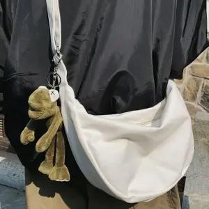 캔버스 반달 크로스백 미니백 남성 여성 가벼운 핸드폰 가방 OBG-DMTVB05