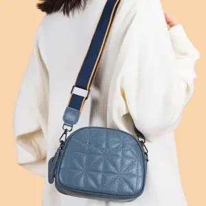 헨아코 소가죽 크로스백 a02830