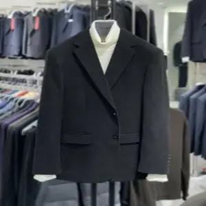 [트루젠] 트루젠 블랙 코듀로이패턴 기본핏 캐주얼자켓 2444JK200450