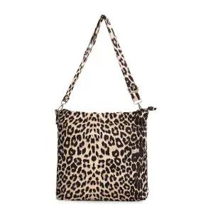 [콩심팥심]시크 호피 스트링 에코백 캐주얼 패션 레오파드 가방