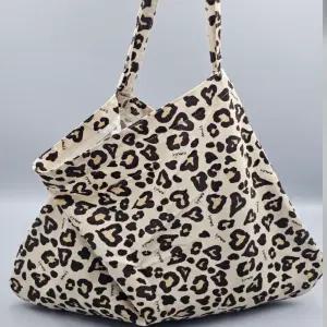 이미스에코백 코듀로이 이미스 레오파드 에코백 베이지 매장정품