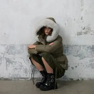 [롯데백화점]에고이스트 웨이스트 밴딩 사가퍼 구스 숏 다운점퍼 ER4TD001