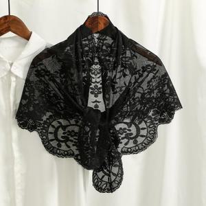 스페인 전통 삼각형 레이스 만틸라 여성 머리덮개 기독교 교회 천주교 베일