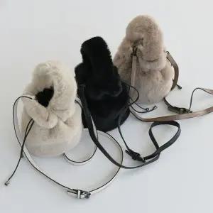 여성 퍼 복조리 미니백 토트 크로스백 털 가방 버킷백 -WBG0007- 겨울