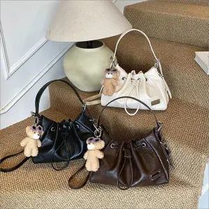 여성 복조리 레더크로스백 곰돌이 키링포함 가방 데일리백