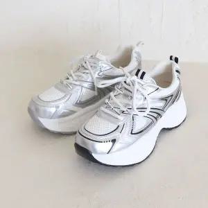 [원더슈즈](천안아산점)미로스 컴포트 쿠션 미끄럼방지 키높이 스니커즈 6CM P-S837