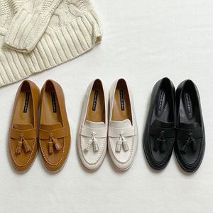 천연소가죽 명품디자인 윌키 테슬 로퍼 플랫