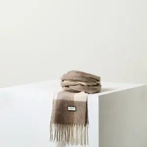 갤러리아 헤지스핸드백 HIMU4F221I2 베이지 체크 캐시미어혼방 머플러