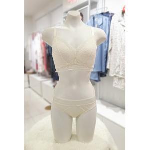 갤러리아 [이월]자수 노와이어 브라렛 셋트 TEWBR114 TEWBP114CRM