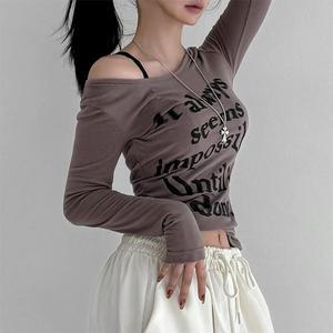 [기타][슬림라인y2k] 홀리 레터링 포인트 슬림 티셔츠, 빈티지 힙한 무드 슬림라인 오프숄더 긴팔 티