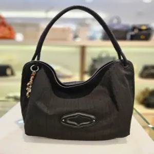 [오야니] 오야니 스트라이프 엠보 숄더백OCSBSD13009