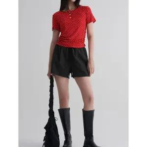 [에잇세컨즈] 도트 헨리넥 티셔츠  레드 (125742MQF6)