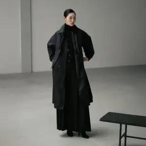 르네크루 25FW 원피스형 트렌치코트+넥카프