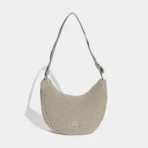 [아디다스](신세계 사우스시티)[악세서리] 클래식 윈터라이즈드 숄더 백 (JN3108)