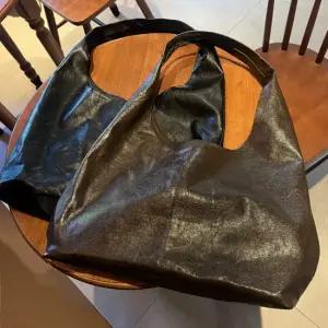 찐고퀄 수납굿 졸리 데일리 비건레더 숄더백 브라운 블랙 호보백 데일리 보부상 노트북 출근 하객룩 가방