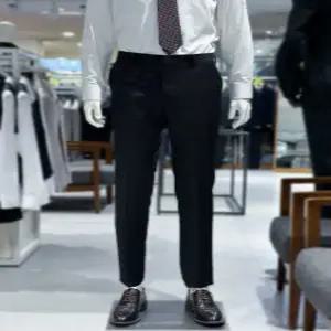 [트루젠] 트루젠 블랙 울스판 기본핏 남자 비지니스 캐주얼 정장바지 FI8823003054