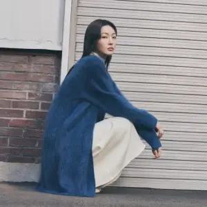 르네크루 25FW 브러쉬드 화이트캐시미어100% 니트코트