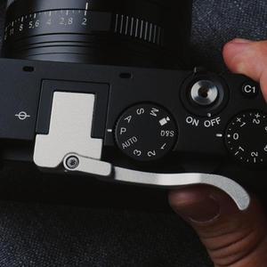 소니 호환호환 RX1RIII RX1RM3 rx1r3 카메라 엄지 받침대 핫슈 그립 감쇠감 있는 접이식 디자인 손가락 액