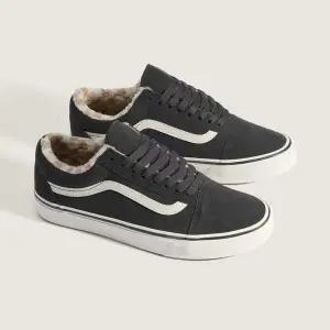 [반스](광주신세계)VANS 반스 코지 허그 올드스쿨 Faded Black / VN000D9YEMV