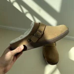 [쥬비샵]4cm 양털 안감 후끈폭신 블로퍼 보들보들 겨울 슬리퍼