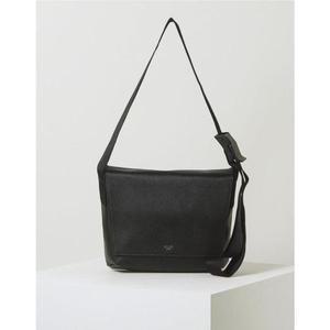 [NS홈쇼핑][헤지스ACC]HJBA5E770  블랙 솔리드 로고장식 사피아노 메신저백[34985104]