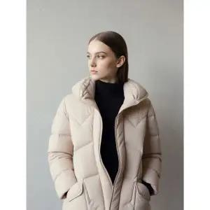 [하프클럽/크로커다일레이디]라이트그레이 하프넥 중기장 퀄팅 덕다운 CLCSDW201