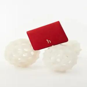 헤지스 액세서리 여성 24FW [스테디셀러] 레드 단색 소가죽 반지갑 WIWA4F005R2