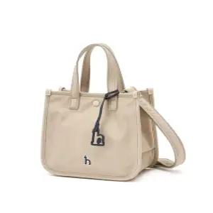 헤지스 액세서리 25FW [생활방수][인기급상승] 아이코닉 베이지 단색 나일론 미니토트백 HJBA5FE30I2