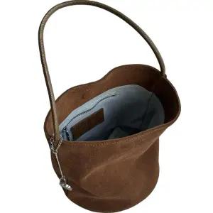 세무 가방 스웨이드 버킷백 데일리 겨울 마실 가벼운 크로스백 숄더 모임룩 항공발송