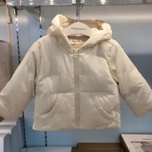 해피랜드 HC09 유아 공용 코지 자수 중량 패딩 점퍼 HZ723103