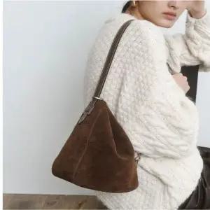 [NS홈쇼핑][헤지스ACC] HIBA5F337W3 엣지백 시그니처 H 브라운 스웨이드 숄더..