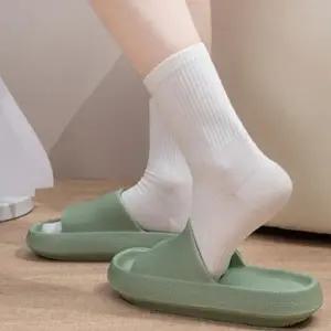 두껍지만 가벼운 실내용 신발 층간소음 발망치 소리 방지 튼튼한 내구성으로 편안한 무지 실내화