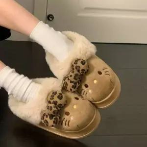 헬로키티 호피 털 슬리퍼 240mm-카키 털실 내화 겨울 캐릭터 털슬리퍼 초등학생