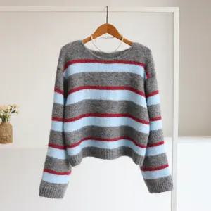 [잇수다] 하몬디 스트라이프 배색 루즈핏 라운드 니트