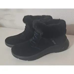 스케쳐스  고워크 아치핏 2.0 여성 부츠 SP0WSCEW41