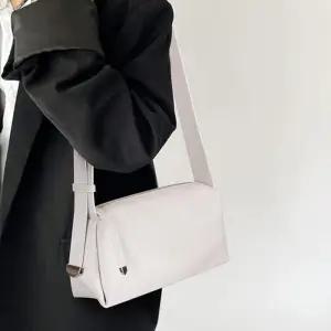 [피커]심플 남자크로스백 필로우 크로스바디백 크로스백